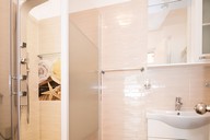 Bucharest - 1 bedroom apartment: Bathroom
